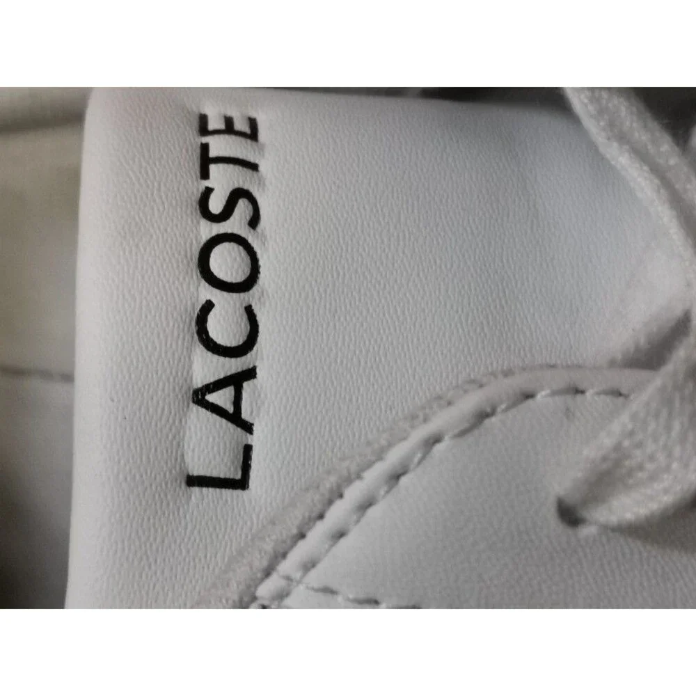 Lacoste court base